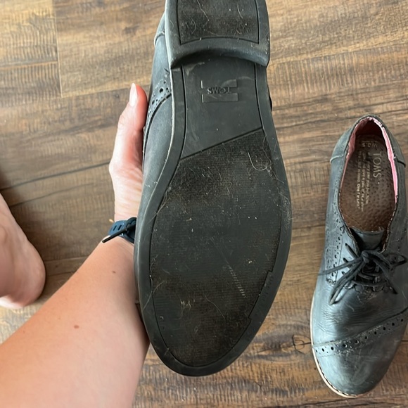 Tom’s brogue Oxford Shoes - Picture 3 of 4